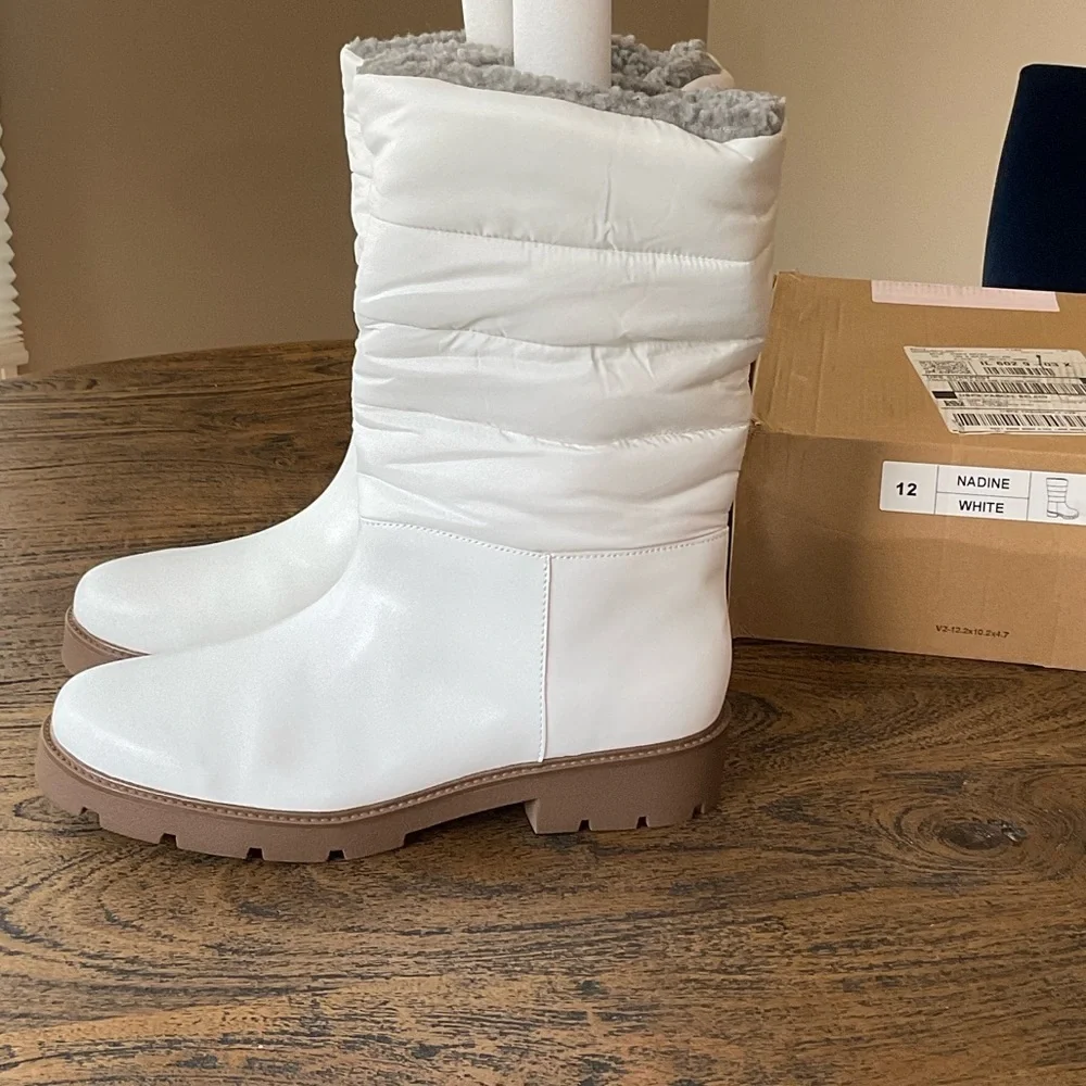 Journee Collection White Winter Boots